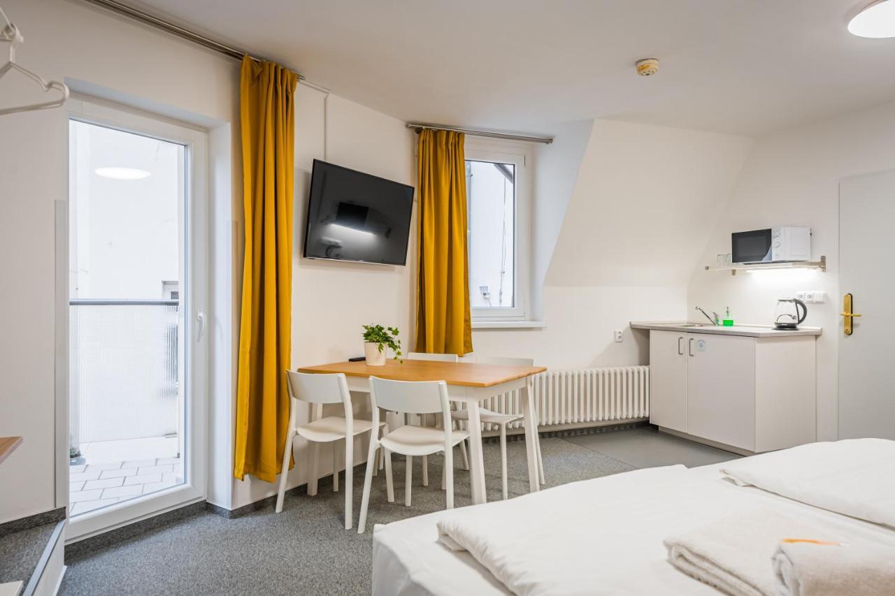 Hotel Ostaš Praha Bagian luar foto