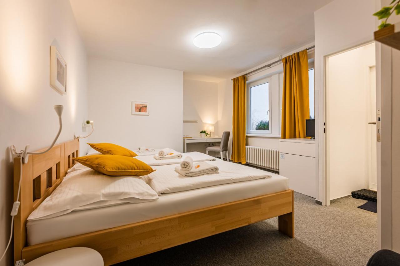 Hotel Ostaš Praha Bagian luar foto