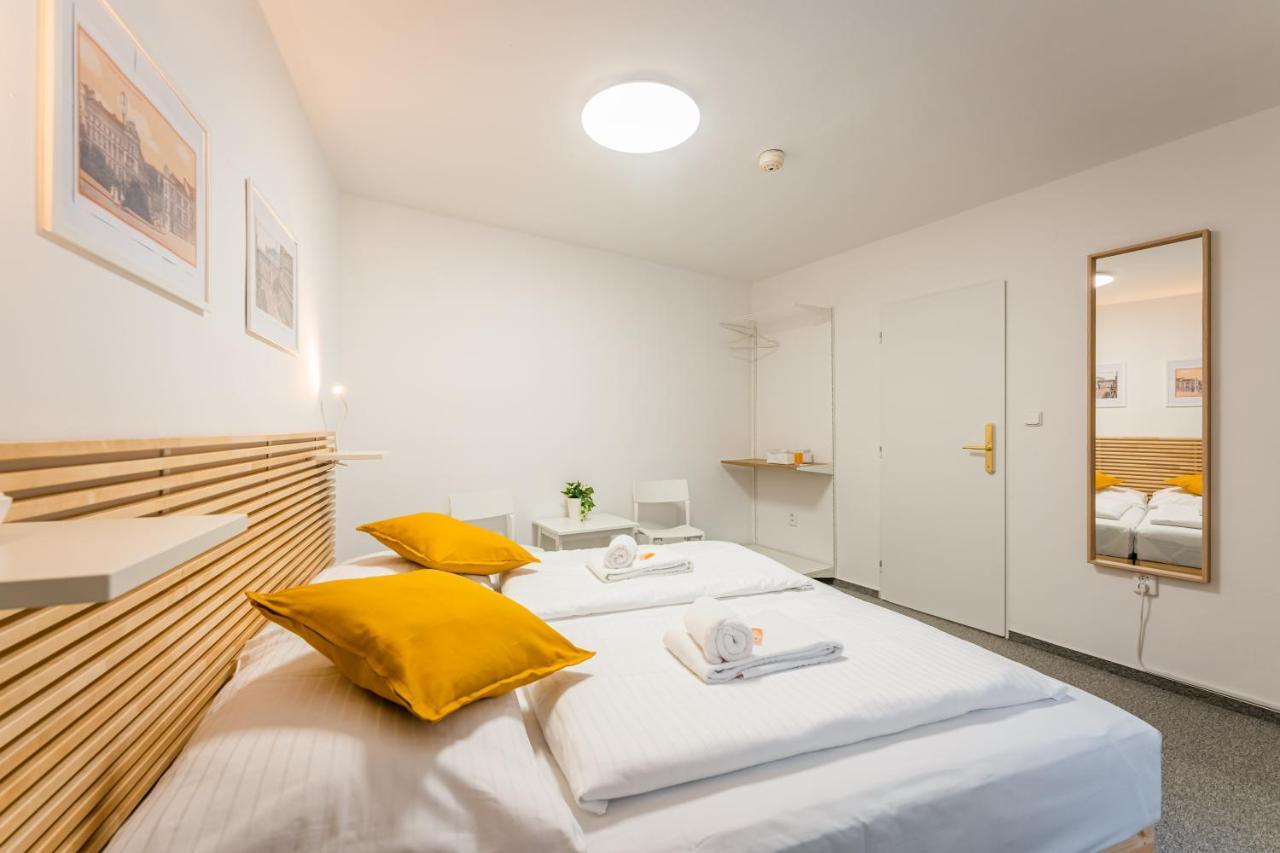 Hotel Ostaš Praha Bagian luar foto