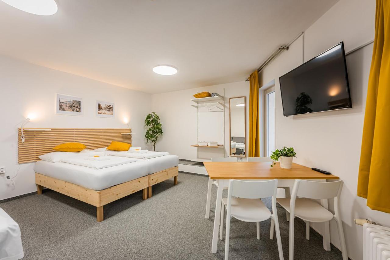 Hotel Ostaš Praha Bagian luar foto