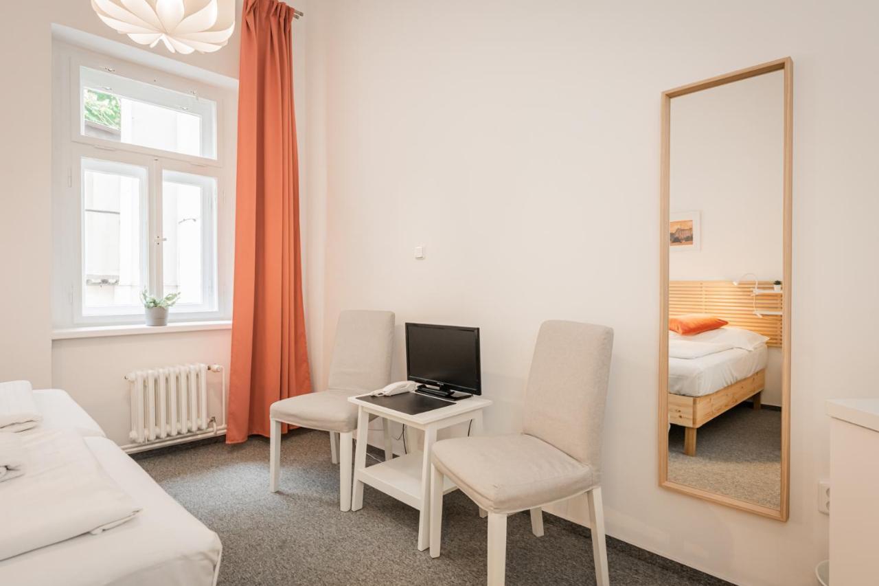 Hotel Ostaš Praha Bagian luar foto