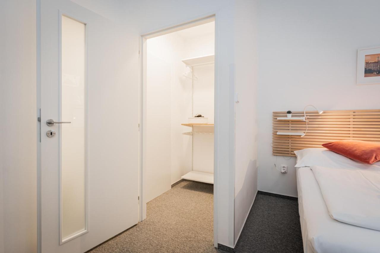 Hotel Ostaš Praha Bagian luar foto