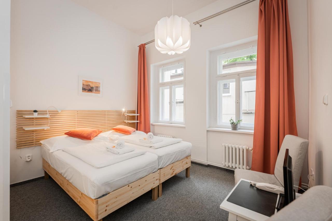 Hotel Ostaš Praha Bagian luar foto