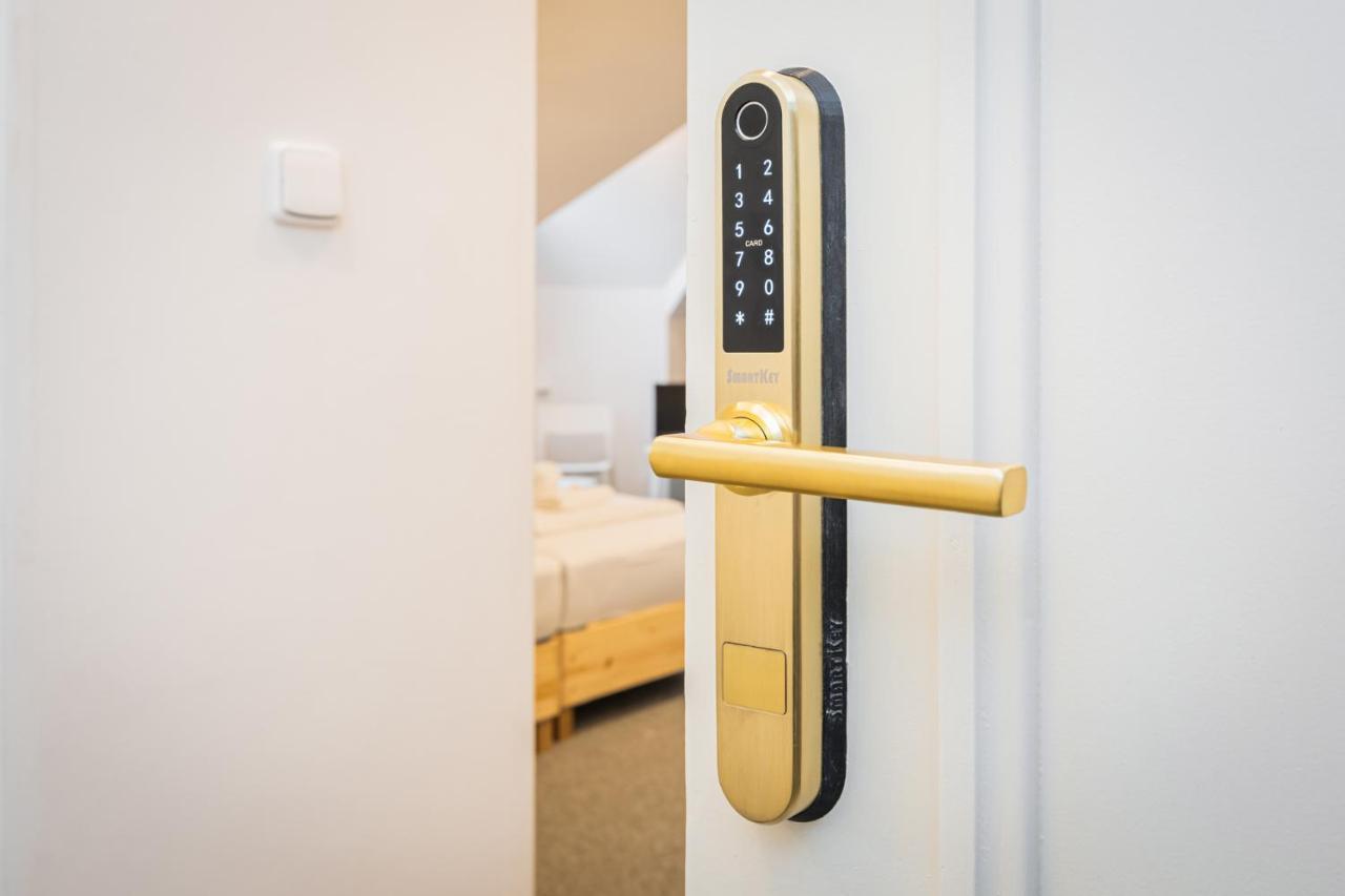 Hotel Ostaš Praha Bagian luar foto