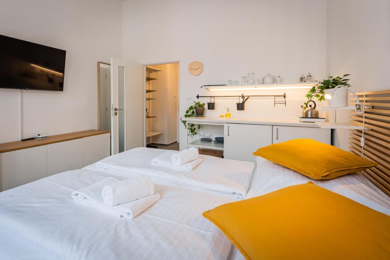 Hotel Ostaš Praha Bagian luar foto