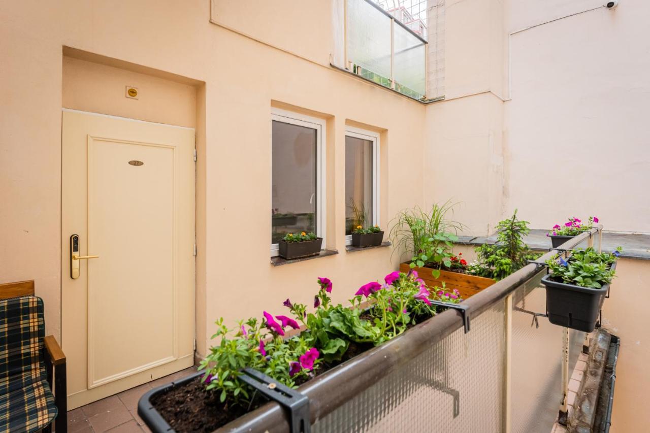 Hotel Ostaš Praha Bagian luar foto